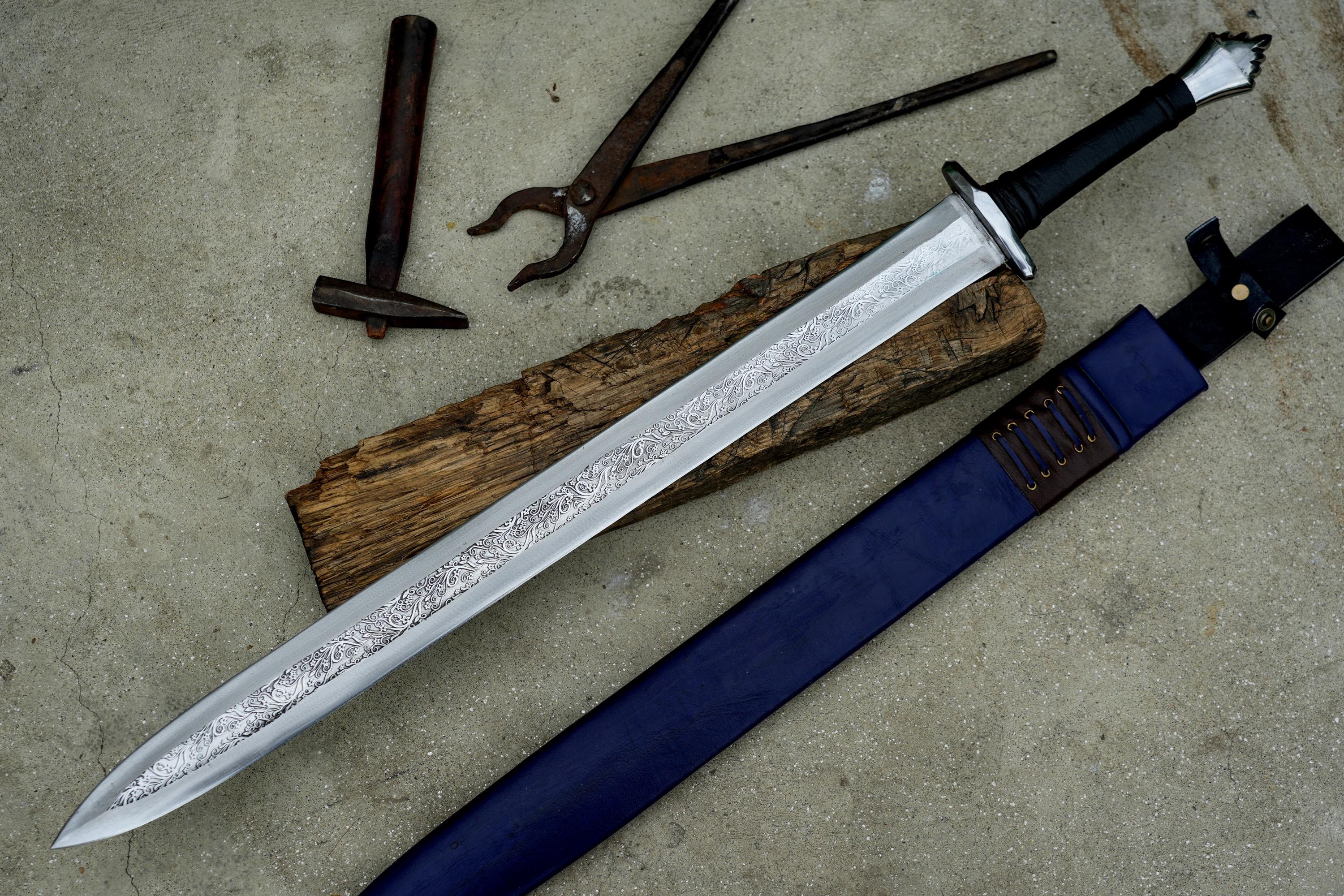 VIKING SWORD/25 inches Long Blade hand Made Sword/Leaf spring of truck/Rosewood Handle/Sharpen/Tempered/Flower pattern etched sword
